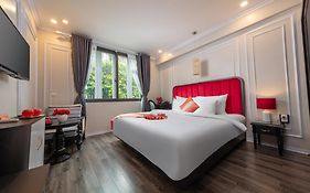 Omina Hotel & Travel